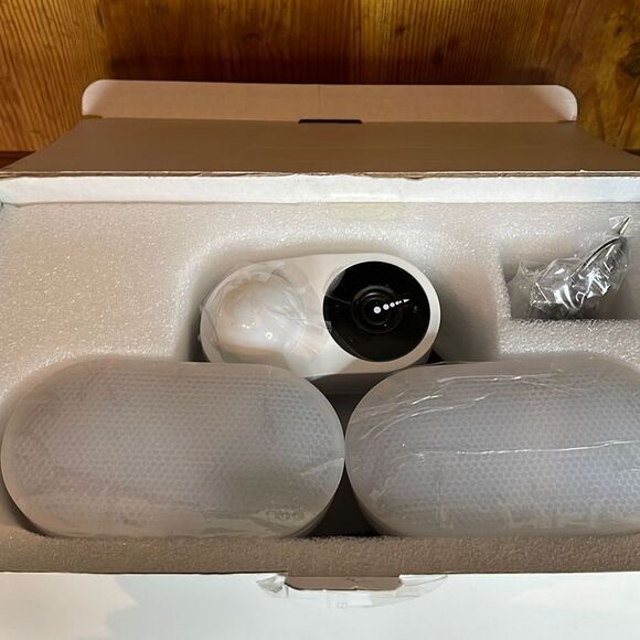 Iegeek Wifi Floodlight Security Camera 2K Motion Sensor Night Vision BOX BEAT UP - Picture 4 of 7